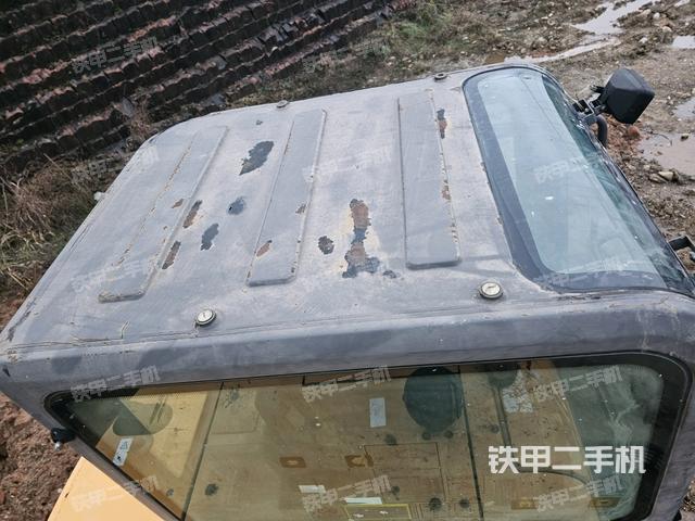駕駛室頂部(整機外觀) 駕駛室頂部(整機外觀)