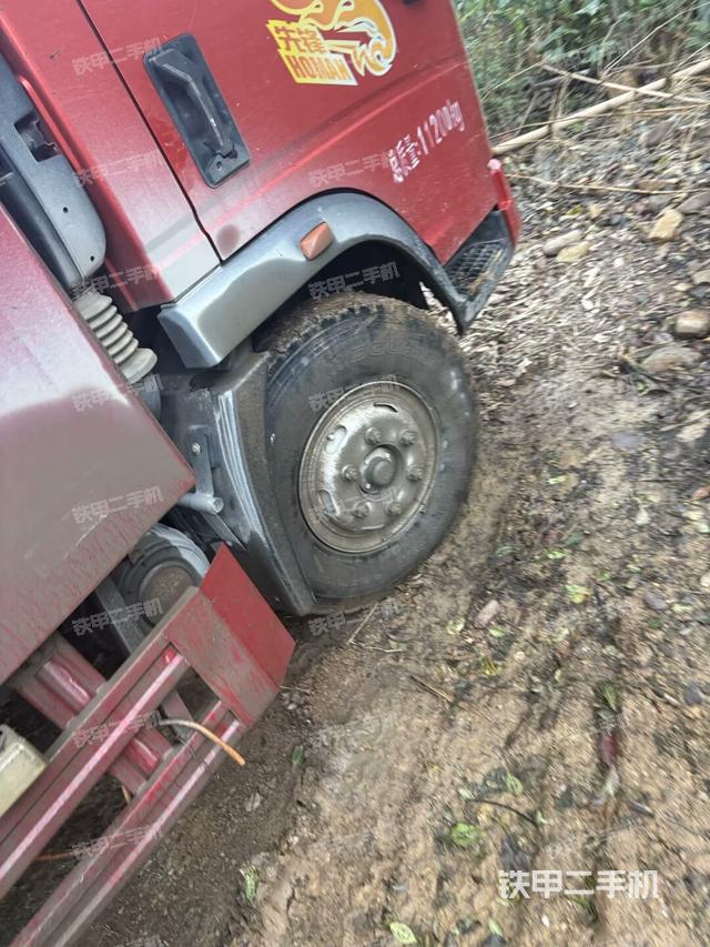 左驅(qū)動輪/左后輪（行走機構(gòu)）