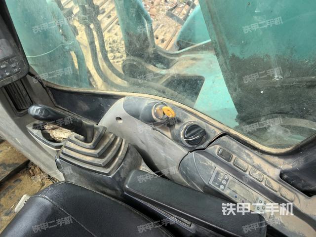 座椅右側(cè)控制臺/鑰匙門/油門/含右手柄（駕駛室部分）