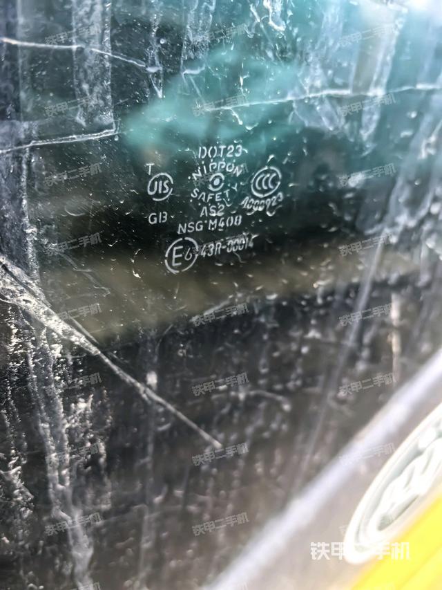 后窗玻璃角標(駕駛室部分) 后窗玻璃角標(駕駛室部分)
