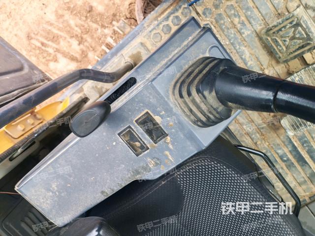 座椅左側(cè)控制臺(tái)/音響/含左手柄(駕駛室部分) 座椅左側(cè)控制臺(tái)/音響/含左手柄(駕駛室部分)