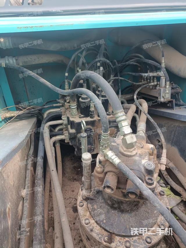 回轉(zhuǎn)馬達和主控閥（整機外觀）