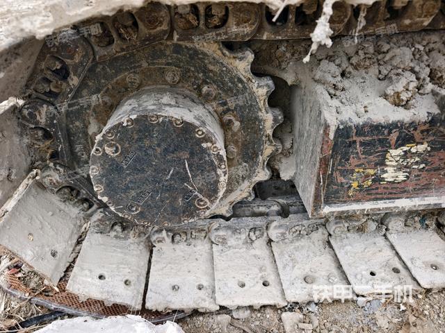 右驅(qū)動輪（行走機構(gòu)）