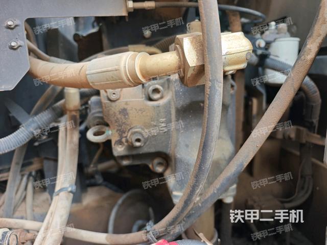 液壓泵艙室正面整體(整機外觀) 液壓泵艙室正面整體(整機外觀)