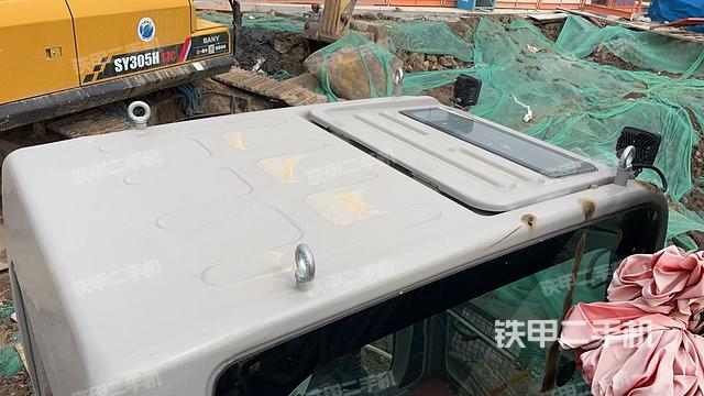 驾驶室顶部（整机外观）