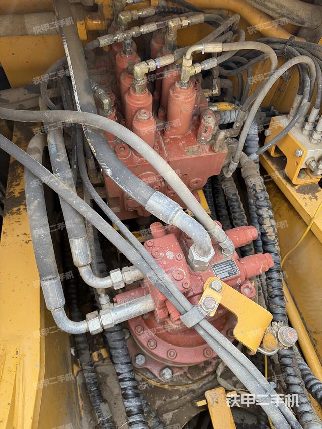 回轉(zhuǎn)馬達（上車部件）