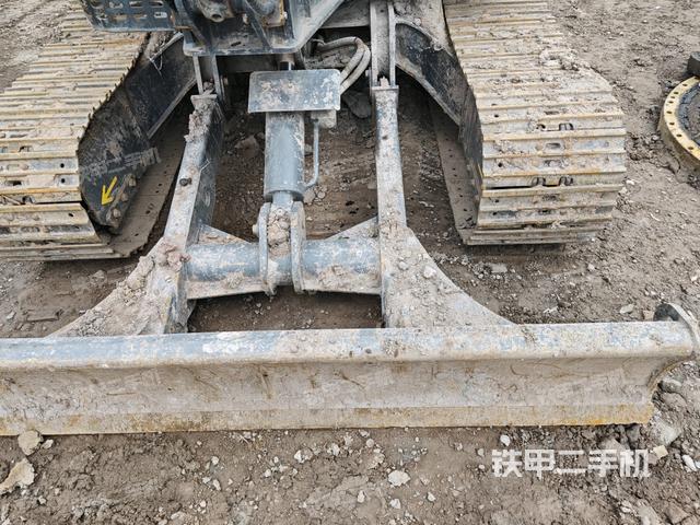 轉(zhuǎn)盤和下車架正前（工作和回轉(zhuǎn)裝置）