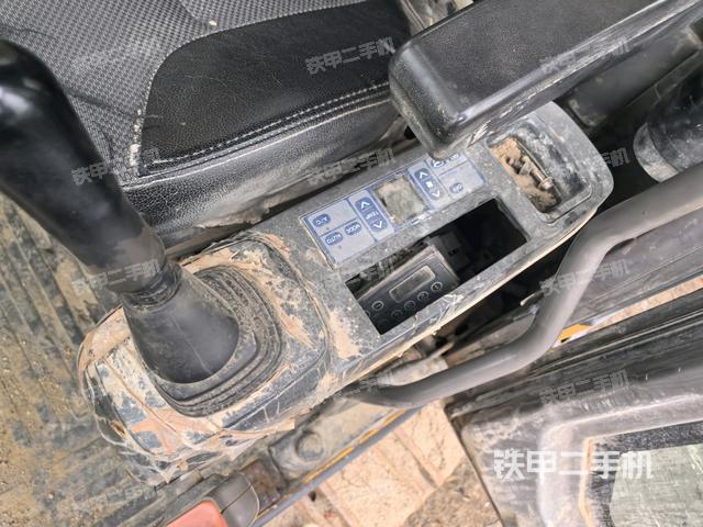 座椅左側(cè)控制臺(tái)/音響/含左手柄（駕駛室部分）