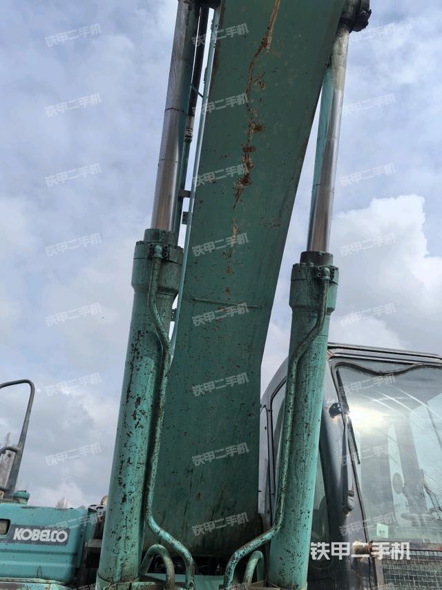 大臂油缸整體?豎拍（工作和回轉(zhuǎn)裝置）