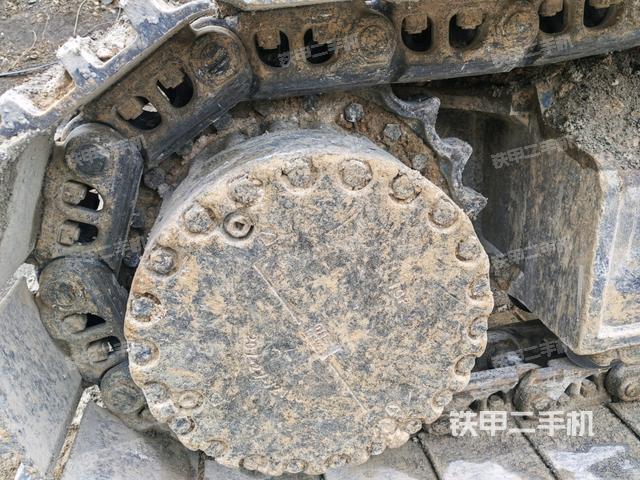 左驅(qū)動輪（行走機構(gòu)）