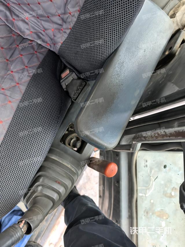 座椅左側(cè)控制臺/音響/含左手柄（駕駛室部分）