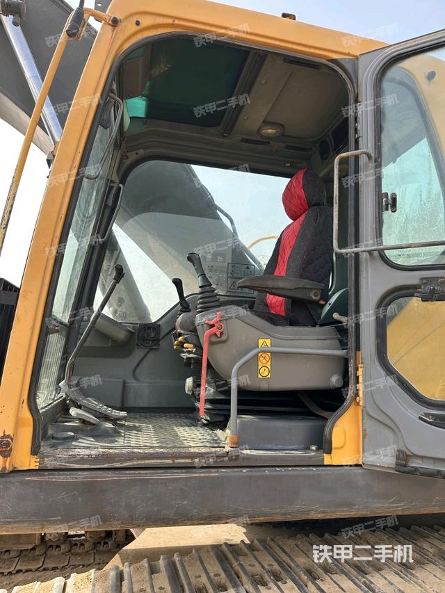 駕駛室整體（整機(jī)外觀）