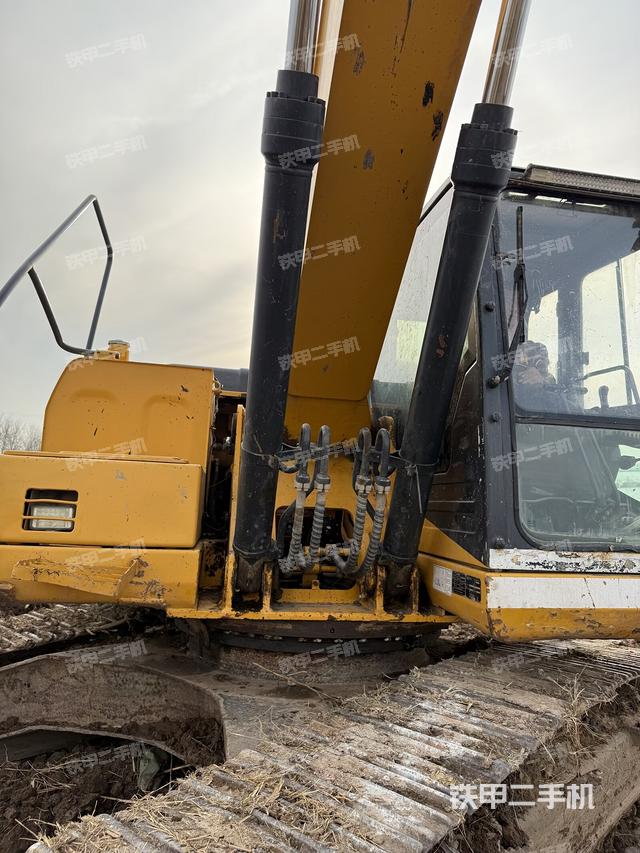 大臂油缸整體?豎拍（工作和回轉(zhuǎn)裝置）