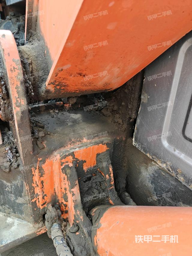 大臂根部?斜（工作和回轉(zhuǎn)裝置）