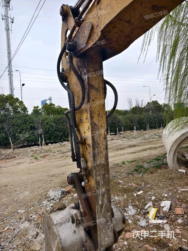 小臂整體左后(工作和回轉(zhuǎn)裝置) 小臂整體左后(工作和回轉(zhuǎn)裝置)