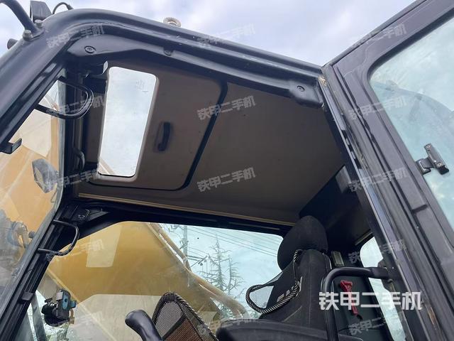 駕駛室整體(整機(jī)外觀) 駕駛室整體(整機(jī)外觀)