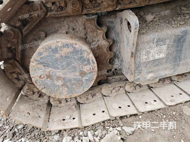 右驅(qū)動輪（行走機構(gòu)）