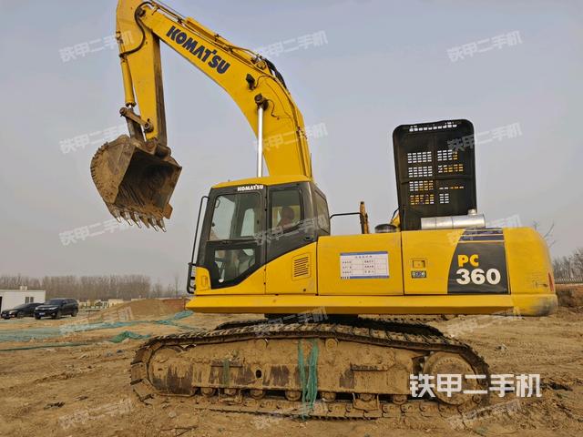 駕駛室頂部(整機(jī)外觀) 駕駛室頂部(整機(jī)外觀)