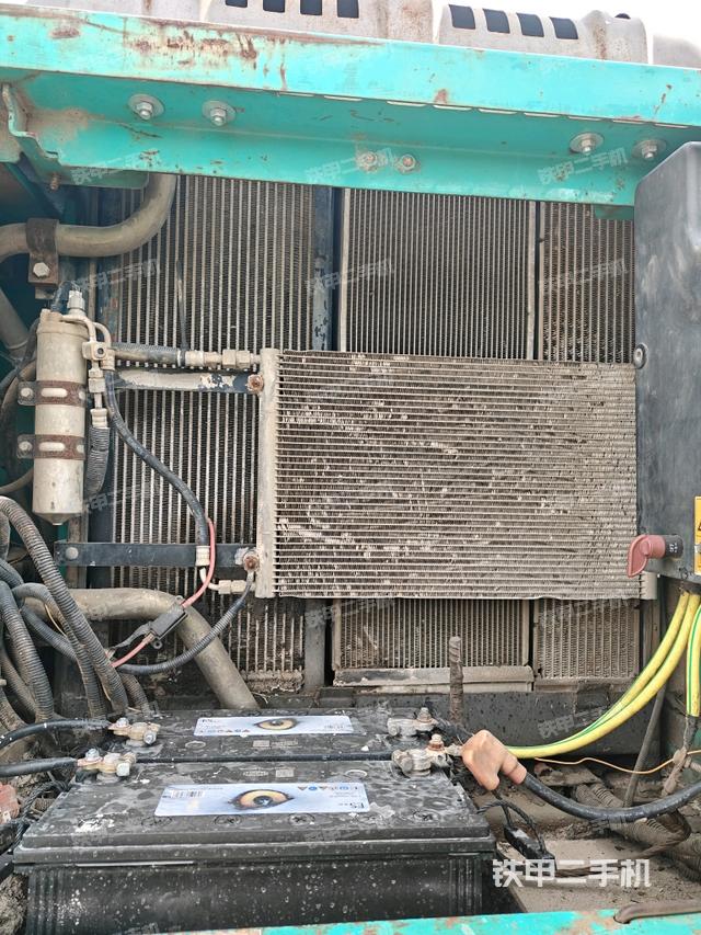 散熱器正面(大件艙室) 散熱器正面(大件艙室)