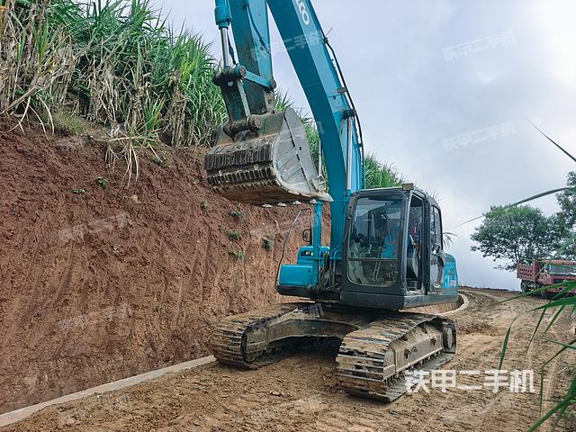 駕駛室整體（整機(jī)外觀）