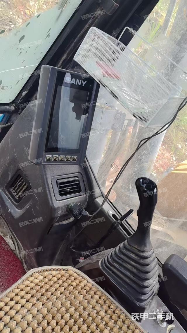 驾驶室整体（整机外观）