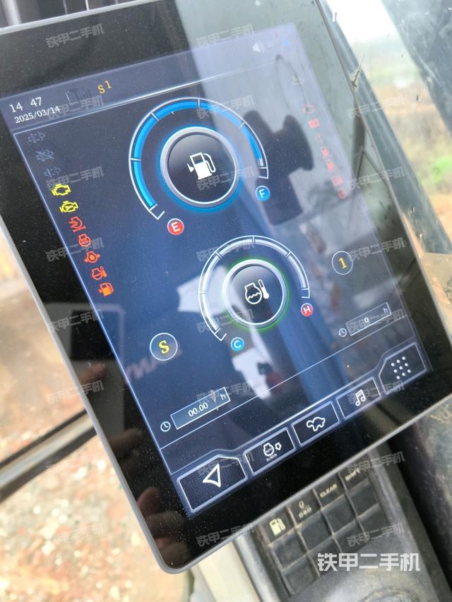 后窗玻璃角標（駕駛室部分）