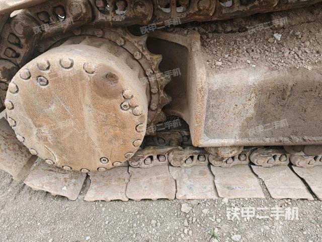 左驅(qū)動輪（行走機構(gòu)）