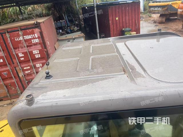 駕駛室頂部（整機外觀）