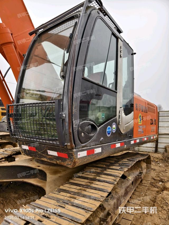 駕駛室整體(整機外觀) 駕駛室整體(整機外觀)