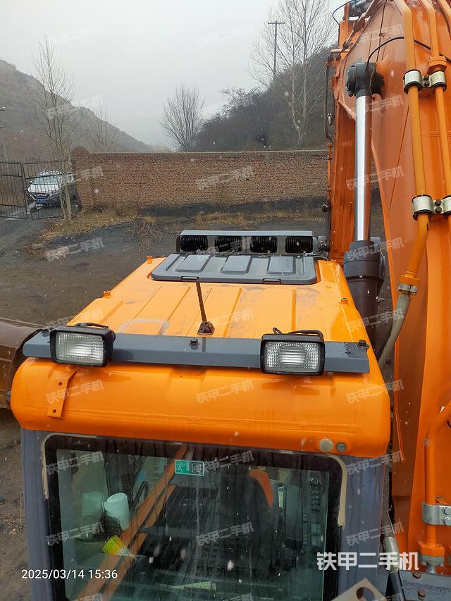 驾驶室顶部（整机外观）