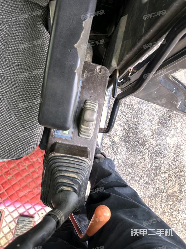 座椅左側(cè)控制臺(tái)/音響/含左手柄(駕駛室部分) 座椅左側(cè)控制臺(tái)/音響/含左手柄(駕駛室部分)