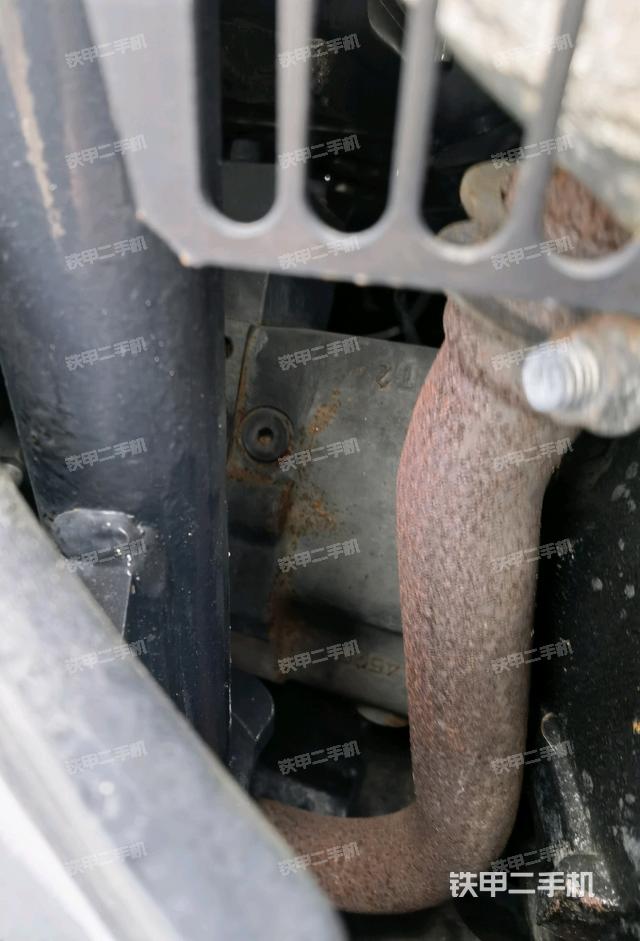 液壓泵艙室正面整體（整機(jī)外觀）