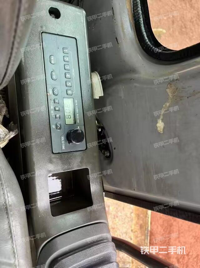 座椅右側(cè)控制臺(tái)/鑰匙門/油門/含右手柄（駕駛室部分）