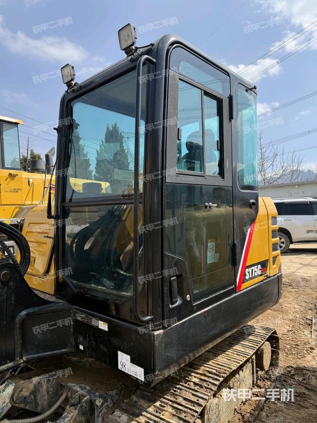 駕駛室頂部（整機外觀）