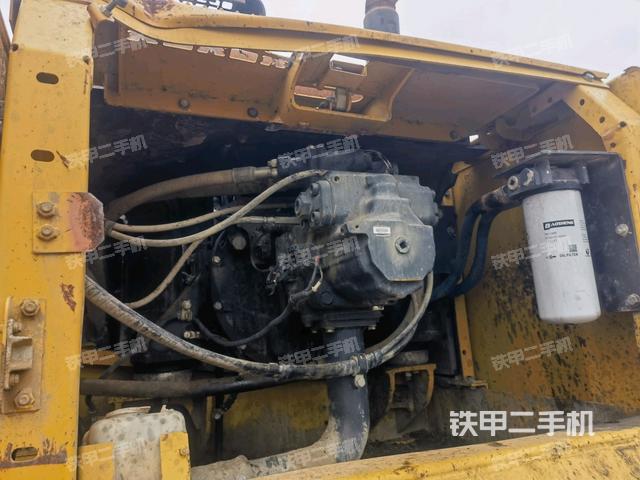 液壓泵艙室正面整體（整機(jī)外觀）