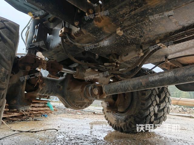 右驅(qū)動輪（行走機(jī)構(gòu)）