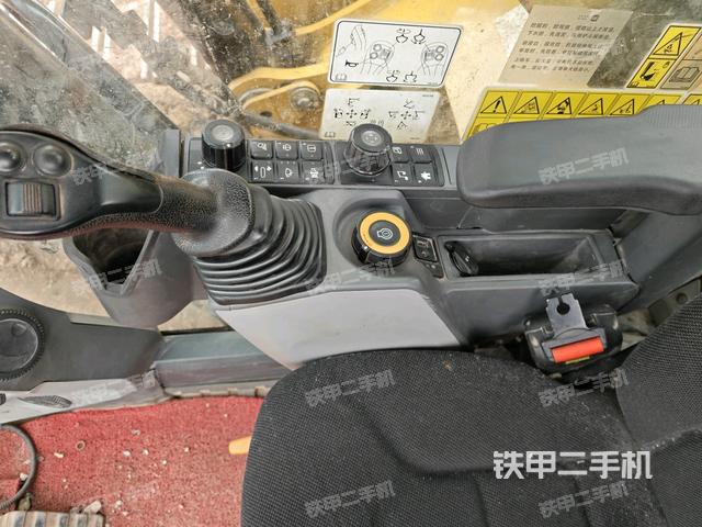 座椅右側控制臺/鑰匙門/油門/含右手柄（駕駛室部分）