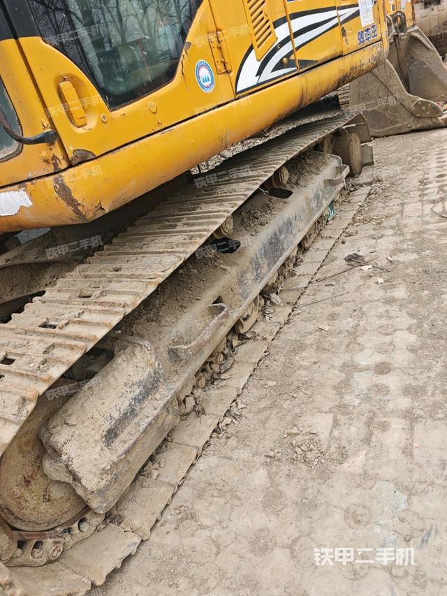 單側(cè)履帶整體(整機外觀) 單側(cè)履帶整體(整機外觀)