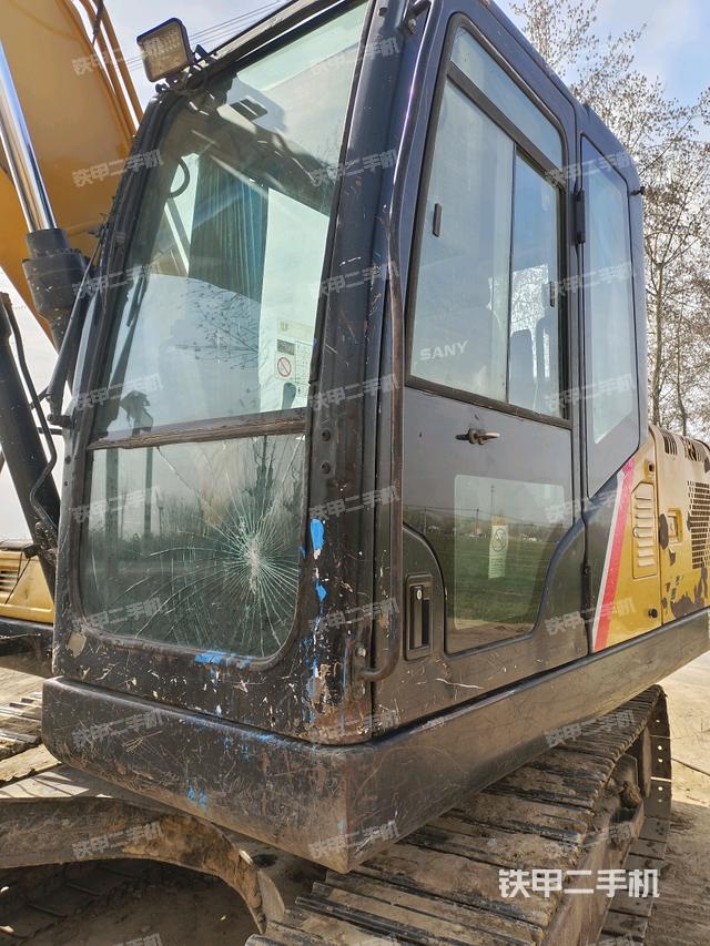 駕駛室左前45度(駕駛室部分) 駕駛室左前45度(駕駛室部分)