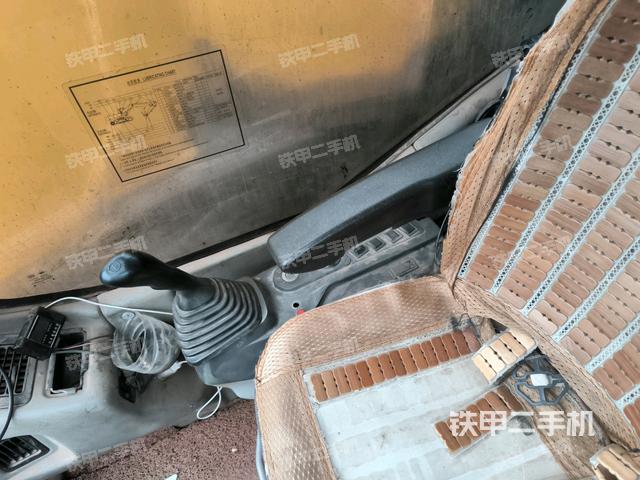 座椅右側(cè)控制臺/鑰匙門/油門/含右手柄（駕駛室部分）