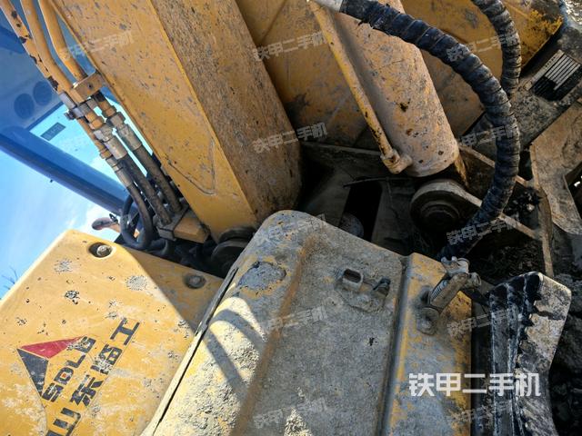 大臂根部?斜（工作和回轉(zhuǎn)裝置）