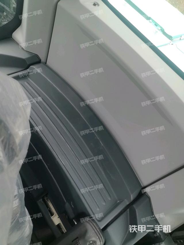 座椅后部(駕駛室部分) 座椅后部(駕駛室部分)