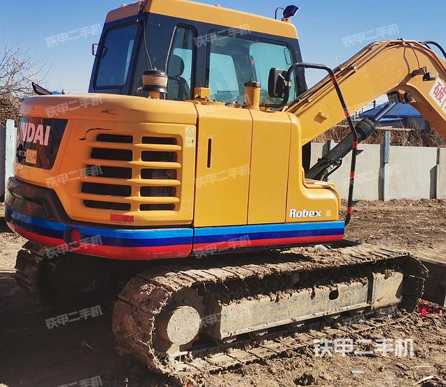 驾驶室顶部（整机外观）