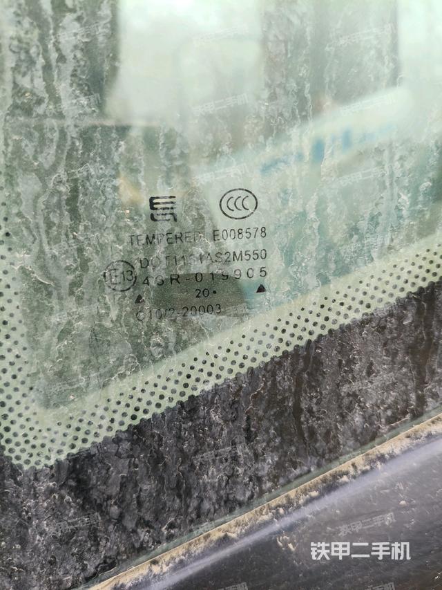 后窗玻璃角標（駕駛室部分）