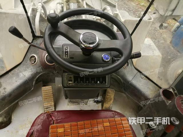 駕駛室工作臺(tái)(整機(jī)外觀及大件) 駕駛室工作臺(tái)(整機(jī)外觀及大件)