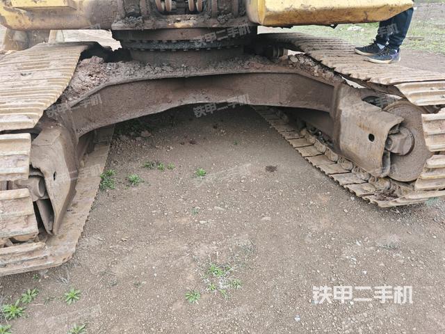 轉(zhuǎn)盤和下車架正前（工作和回轉(zhuǎn)裝置）