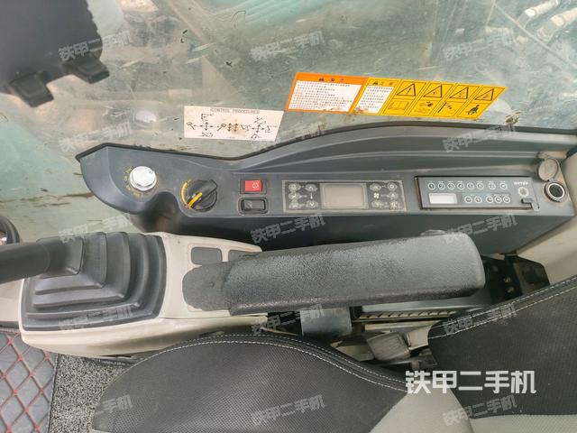 座椅右側(cè)控制臺/鑰匙門/油門/含右手柄（駕駛室部分）