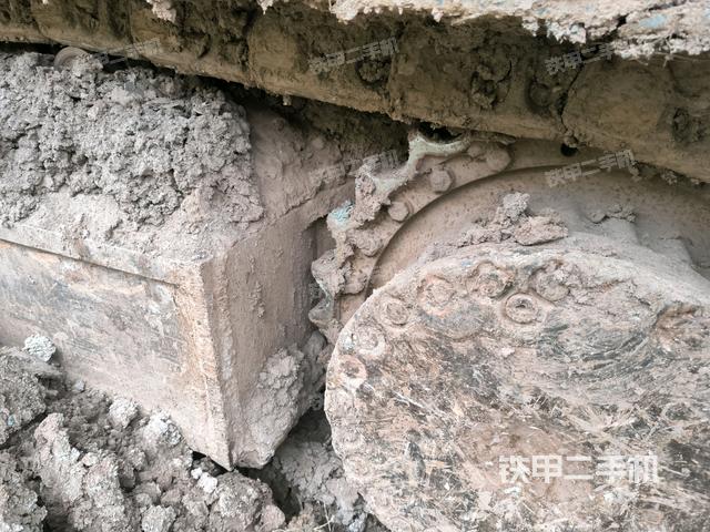 左驅(qū)動輪（行走機構(gòu)）