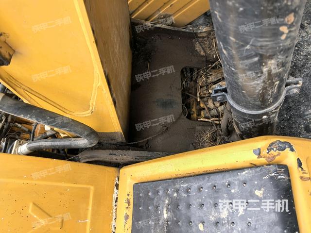 大臂根部?斜視(工作和回轉(zhuǎn)裝置) 大臂根部?斜視(工作和回轉(zhuǎn)裝置)