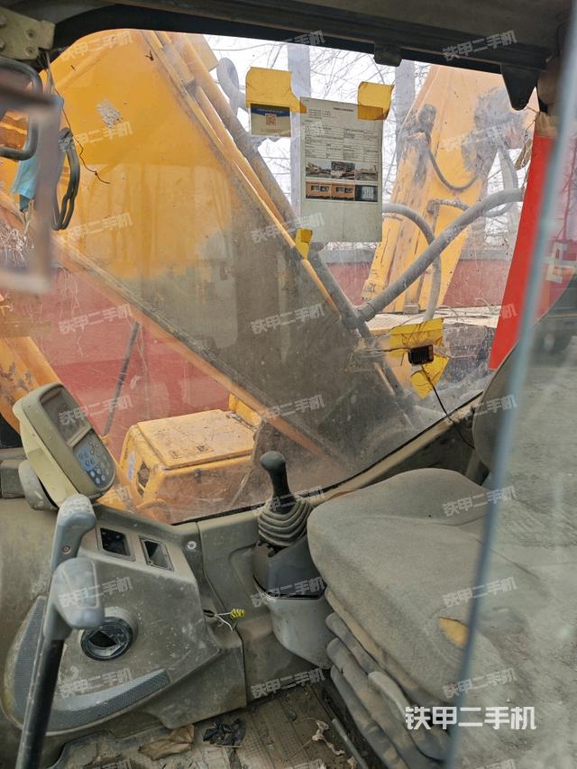 駕駛室整體(整機外觀) 駕駛室整體(整機外觀)